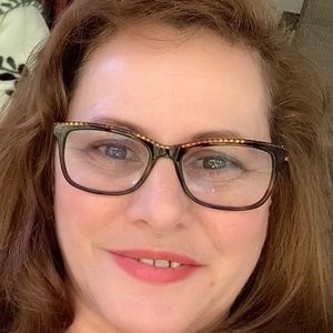 Meet your Posher, Mireya